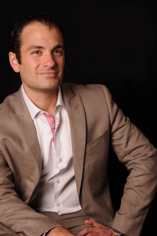 A man in a suit and tie posing for the camera.